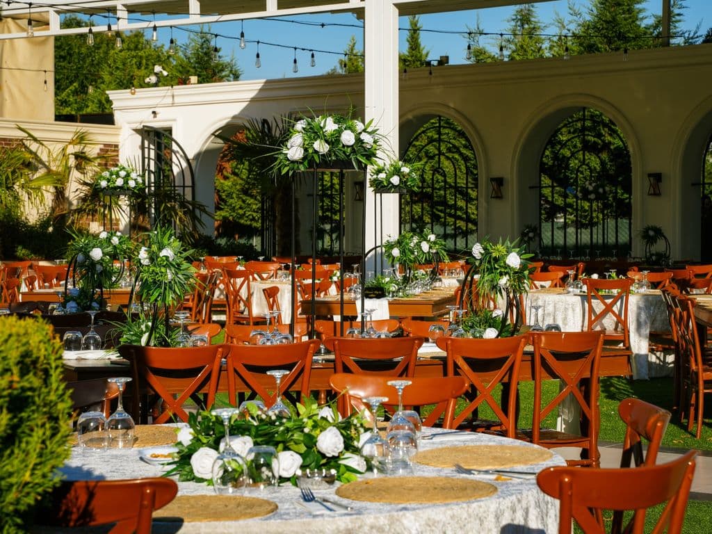 Bella Garden kır düğünü masa düzeni